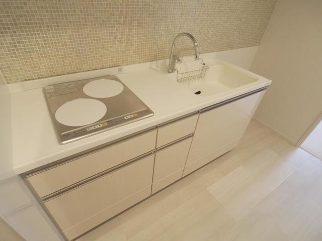 ※写真は同タイプ住戸です。(キッチン)