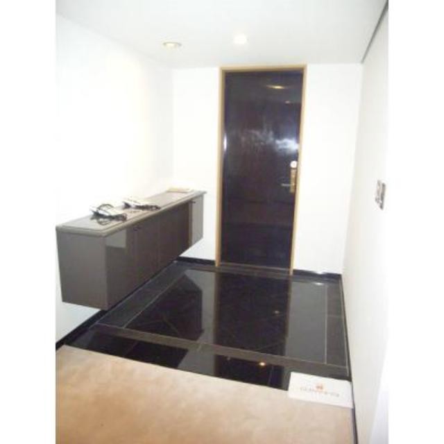 ※写真は同タイプ住戸です。(玄関)