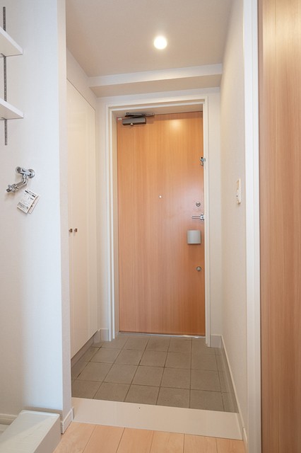 ※写真は同タイプ住戸です。(玄関)