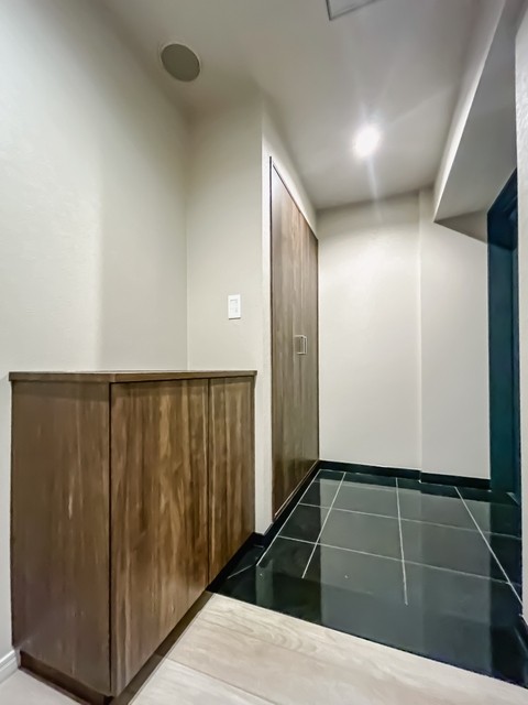 ※写真は同タイプ住戸です。(玄関)