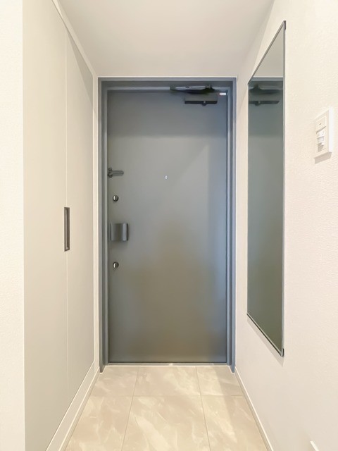 ※写真は同タイプ住戸です。(玄関)