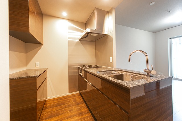 ※写真は同タイプ住戸です。(キッチン)