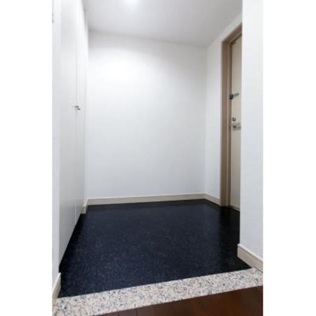 ※写真は同タイプ住戸です。(玄関)