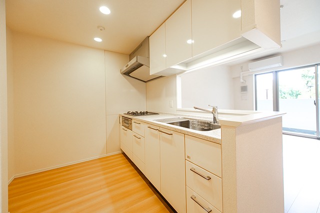 ※写真は同タイプ住戸です。(キッチン)