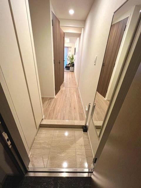 ※写真は同タイプ住戸です。(玄関)