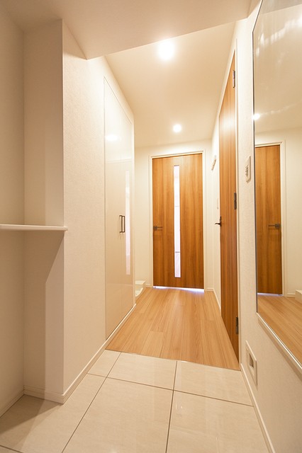 ※写真は同タイプ住戸です。(玄関)