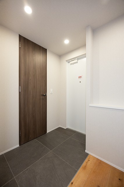 ※写真は同タイプ住戸です。(玄関)