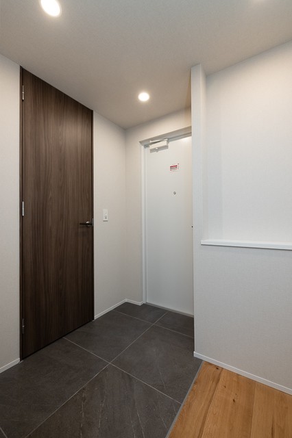 ※写真は同タイプ住戸です。(玄関)