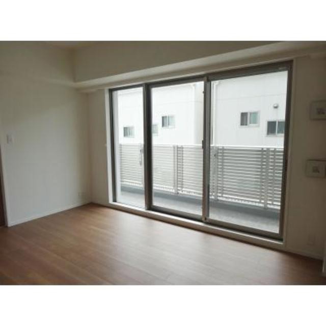 ※写真は同タイプ住戸です。(居間)