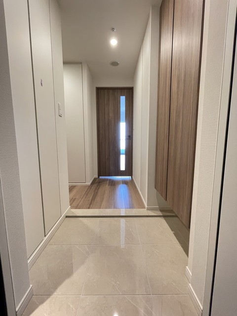 ※写真は同タイプ住戸です。(玄関)