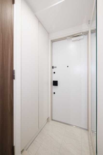 ※写真は同タイプ住戸です。(玄関)