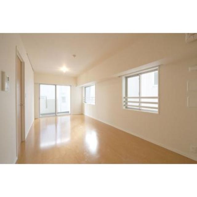 ※写真は同タイプ住戸です。(居間)