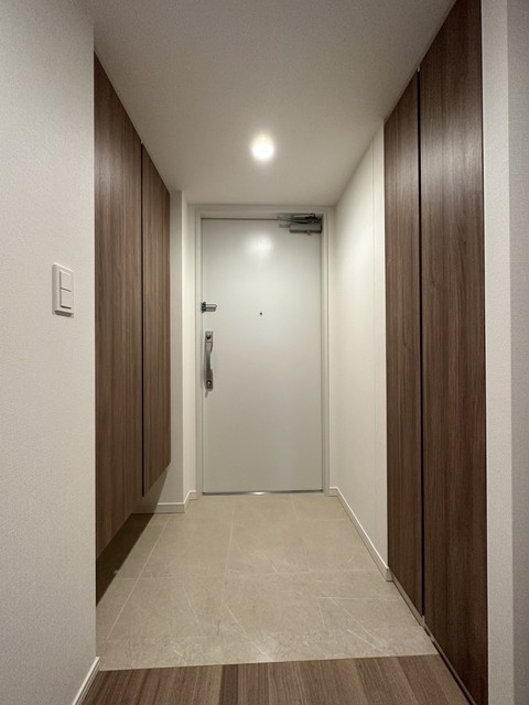 ※写真は同タイプ住戸です。(玄関)