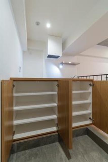 ※写真は同タイプ住戸です。(玄関)