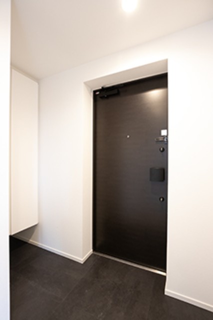 ※写真は同タイプ住戸です。(玄関)