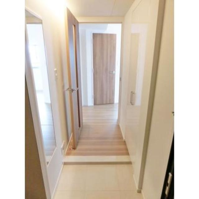 ※写真は同タイプ住戸です。(玄関)