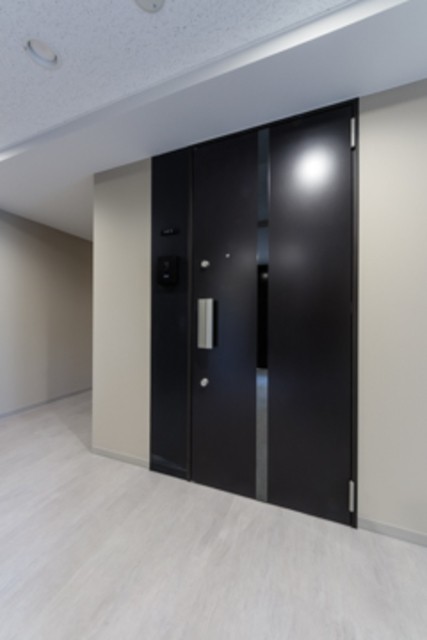 ※写真は同タイプ住戸です。(玄関)