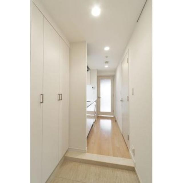 ※写真は同タイプ住戸です。(玄関)