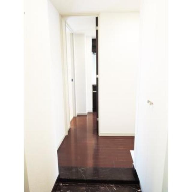 ※写真は同タイプ住戸です。(玄関)