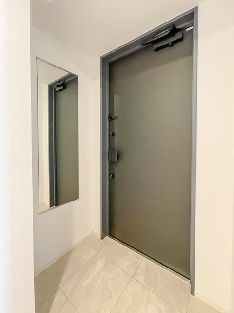※写真は同タイプ住戸です。(玄関)