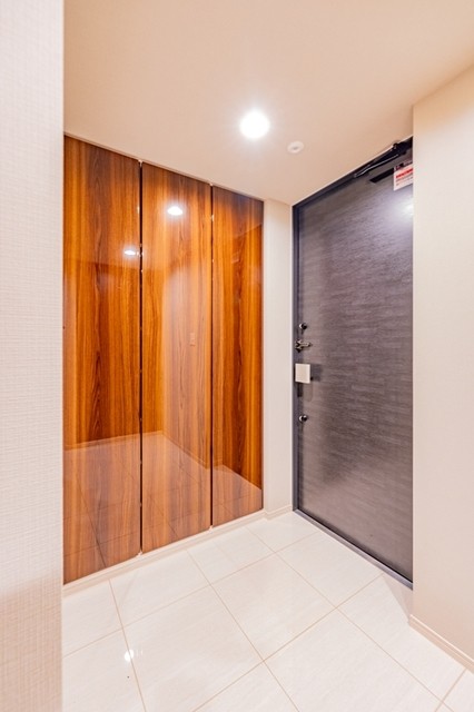 ※写真は同タイプ住戸です。(玄関)