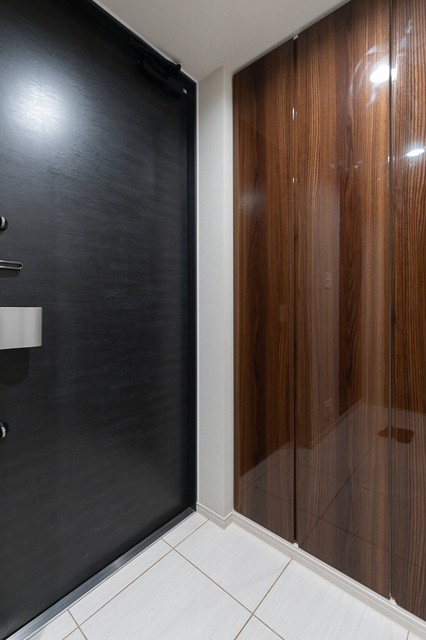 ※写真は同タイプ住戸です。(玄関)