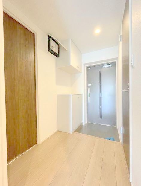 ※同仕様写真を含む(玄関)