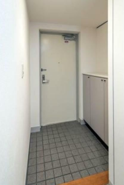 ※同仕様写真含む(玄関)