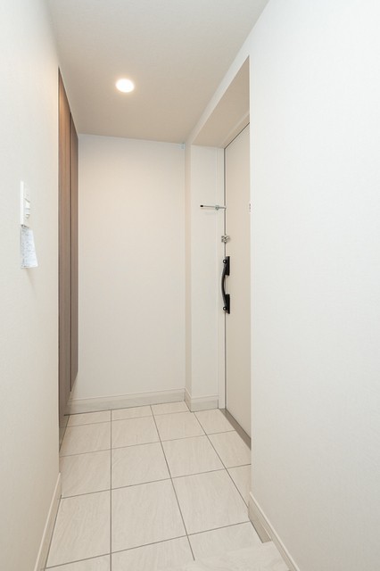 ※写真は同タイプ住戸です。(玄関)