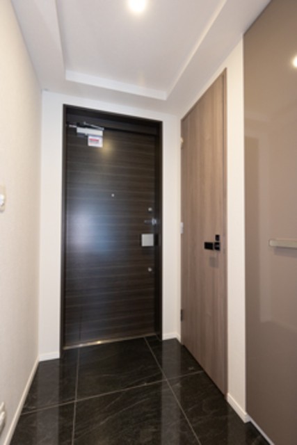 ※写真は同タイプ住戸です。(玄関)