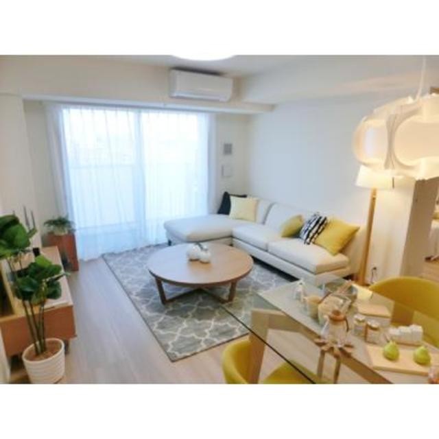 ※写真は同タイプ住戸です。(居間)