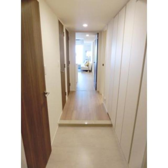 ※写真は同タイプ住戸です。(玄関)