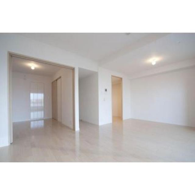 ※写真は同タイプ住戸です。(居間)