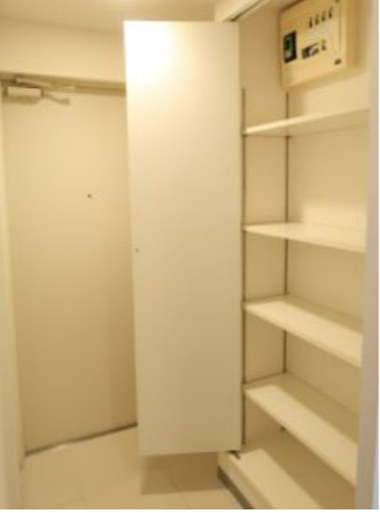 ※同仕様写真含む(玄関)