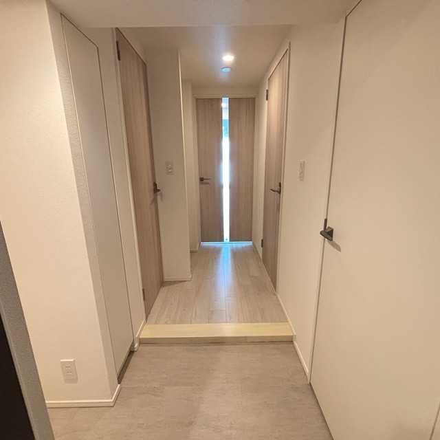 ※写真は同タイプ住戸です。(玄関)