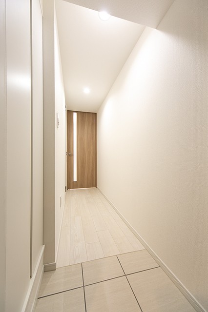 ※写真は同タイプ住戸です。(玄関)