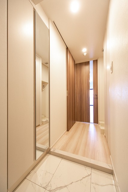※写真は同タイプ住戸です。(玄関)