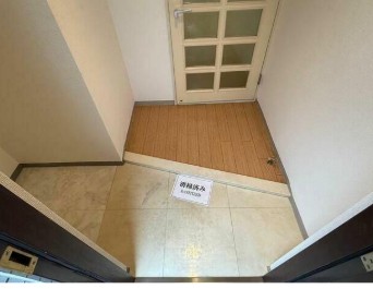(玄関)