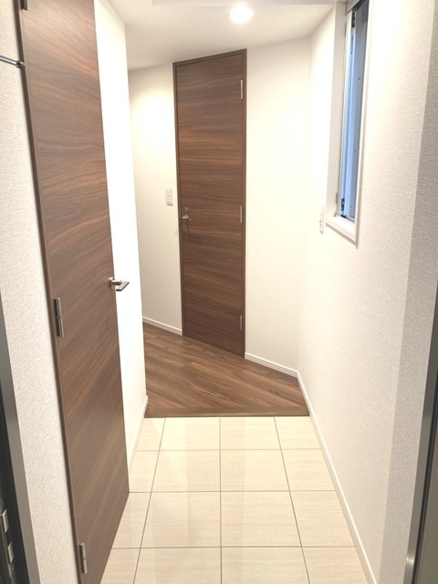 ※写真は同タイプ住戸です。(玄関)