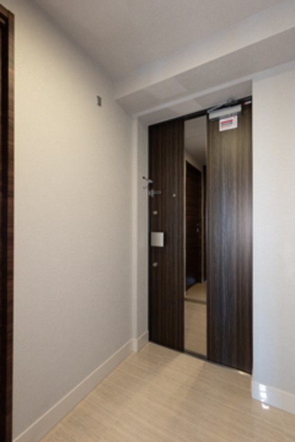 ※写真は同タイプ住戸です。(玄関)