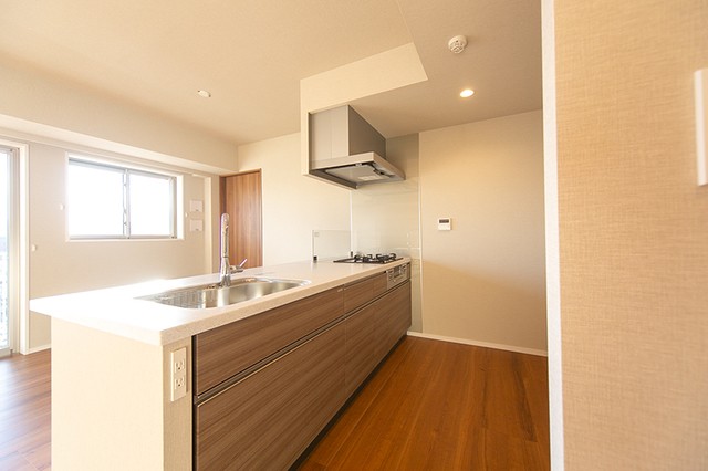 ※写真は同タイプ住戸です。(キッチン)