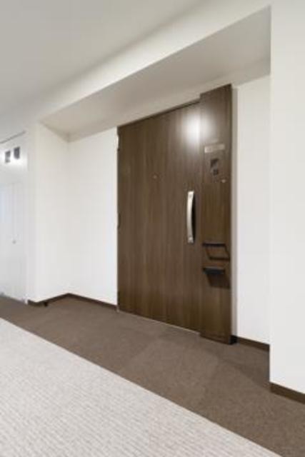 ※写真は同タイプ住戸です。(玄関)