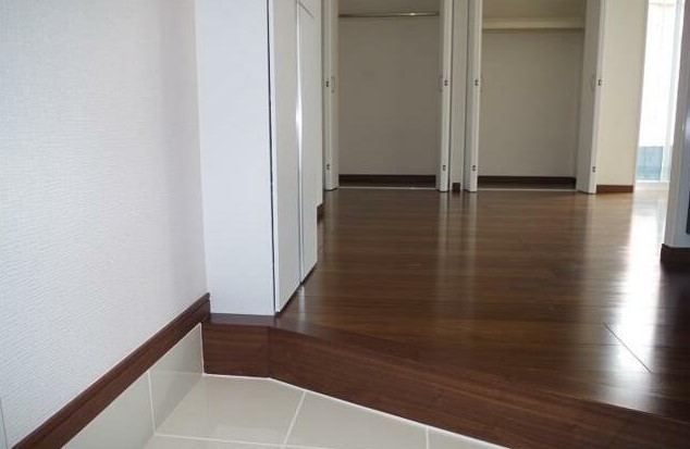 ※同仕様写真含む(玄関)