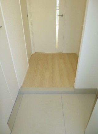 ※同仕様写真含む(玄関)