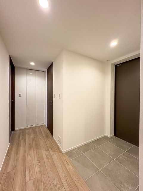 ※写真は同タイプ住戸です。(玄関)