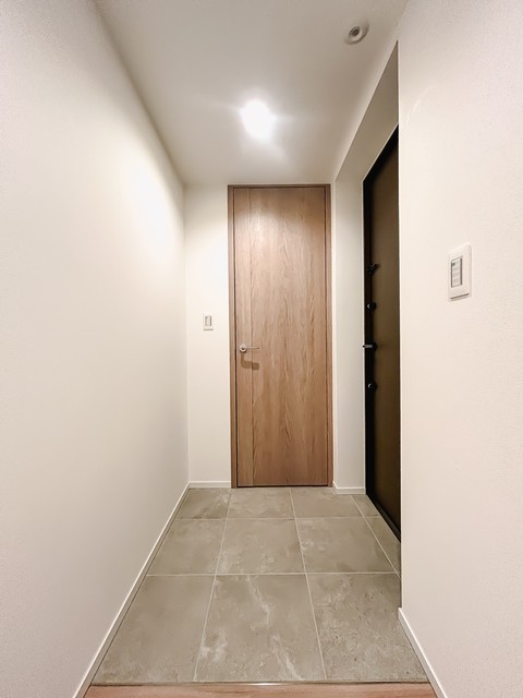 ※写真は同タイプ住戸です。(玄関)