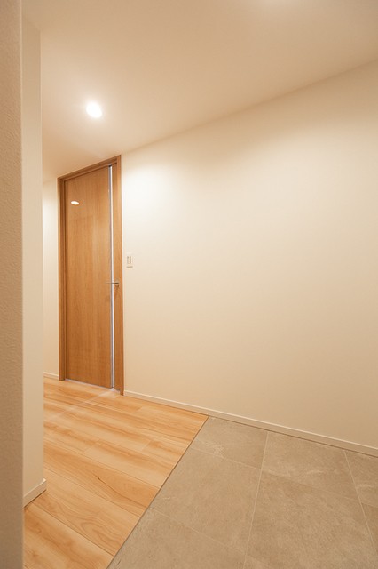 ※写真は同タイプ住戸です。(玄関)