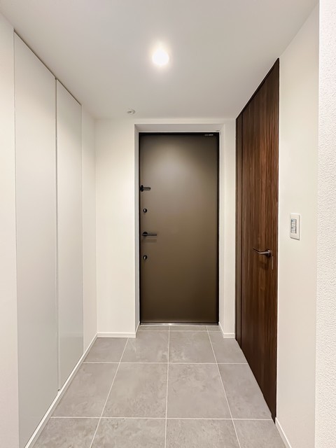 ※写真は同タイプ住戸です。(玄関)