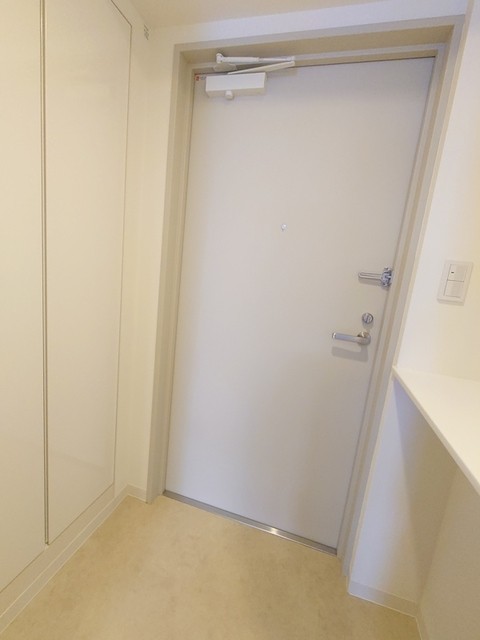 ※写真は同タイプ住戸です。(玄関)