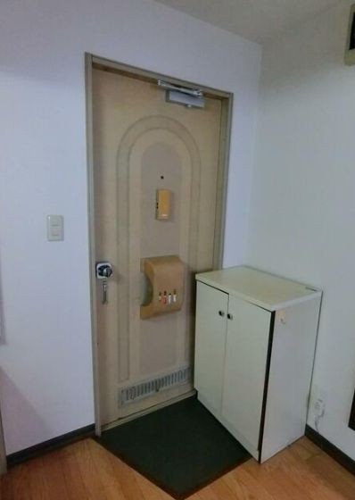 (玄関)